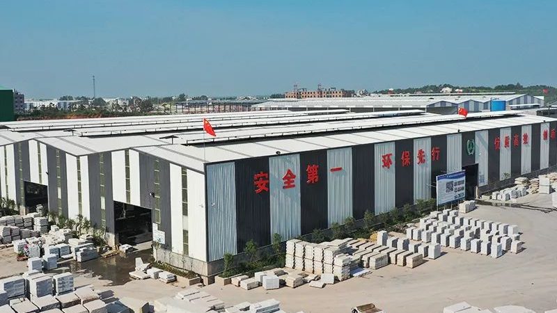 材质揭秘：石英石与岩板的本质区别